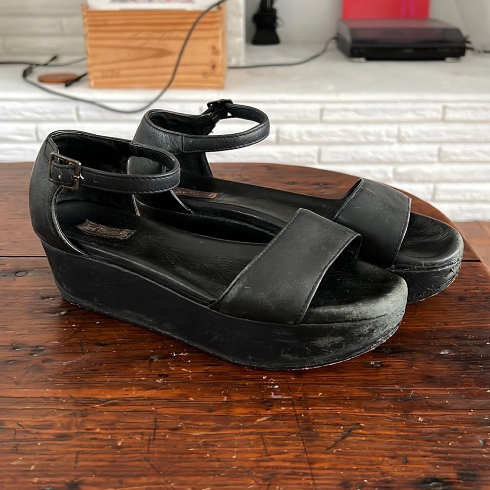 Gee Wawa Flatform Sandals - Black (Anthropologie)